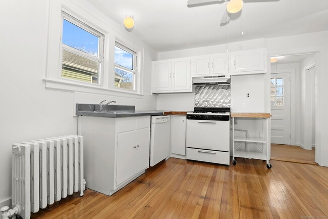 Building Photo - 18 Claremont St