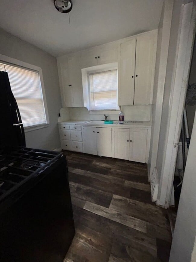 Building Photo - ASK ABOUT OUR RENT SPECIAL!!!!!