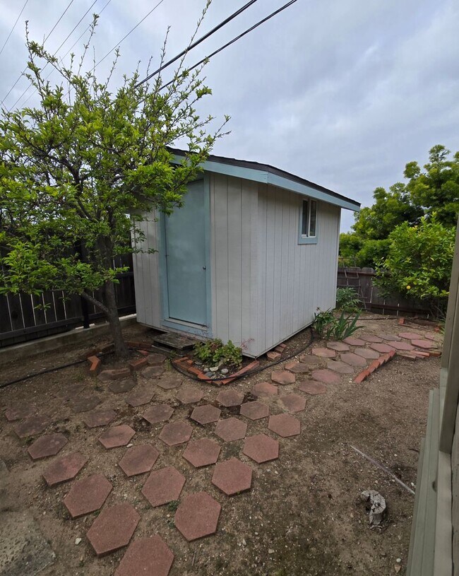 Building Photo - 4bd/2ba House with Attached Two Car Garage