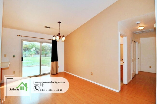 Building Photo - 2875 Tropicana Ct