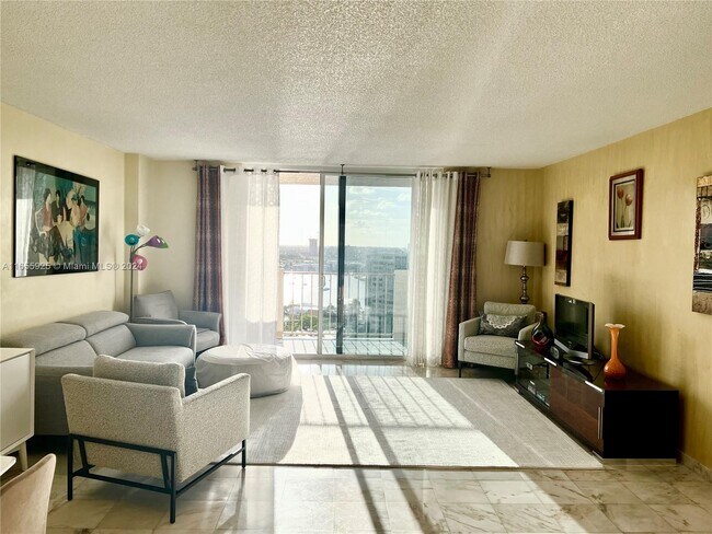 Building Photo - 1865 S Ocean Dr