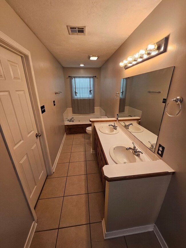 Building Photo - 6201 Fagan Cir