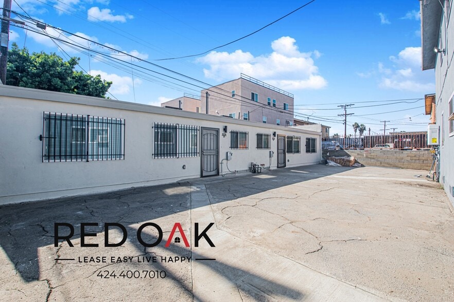 Building Photo - 6525 S Victoria Ave