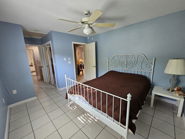 Building Photo - 2210 Bayou Dr