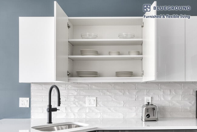 Building Photo - 125 Warren St