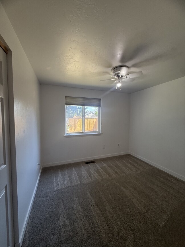 Building Photo - 6128 Thornbury Ct SE