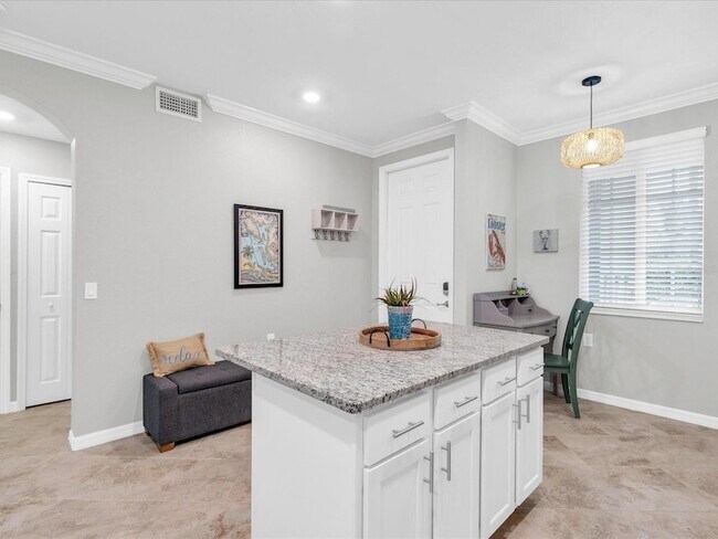 Building Photo - 14081 Heritage Landing Blvd