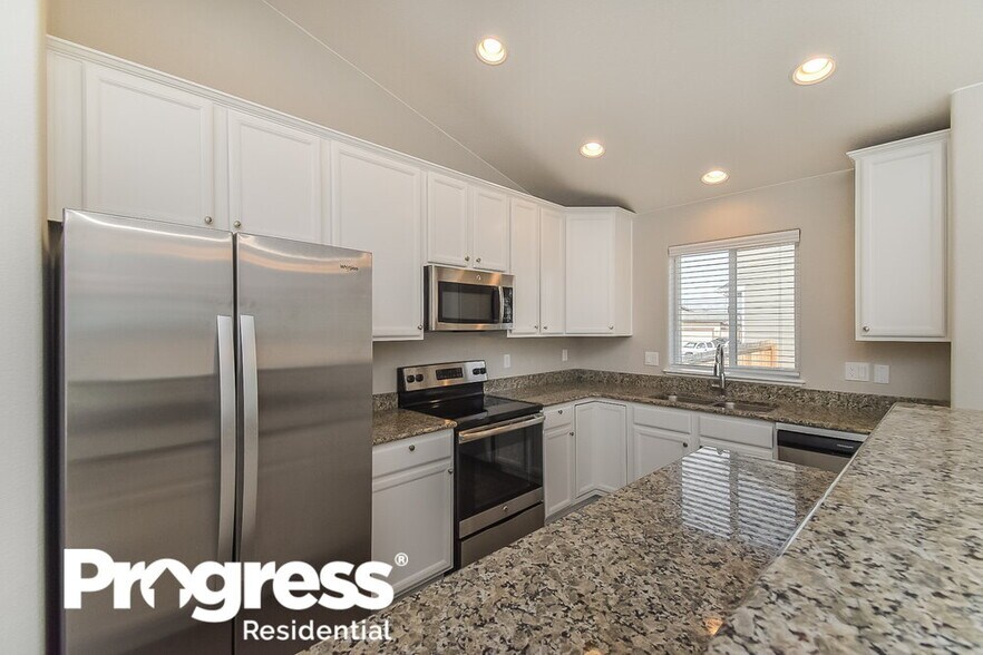 Building Photo - 6863 Phantom Way