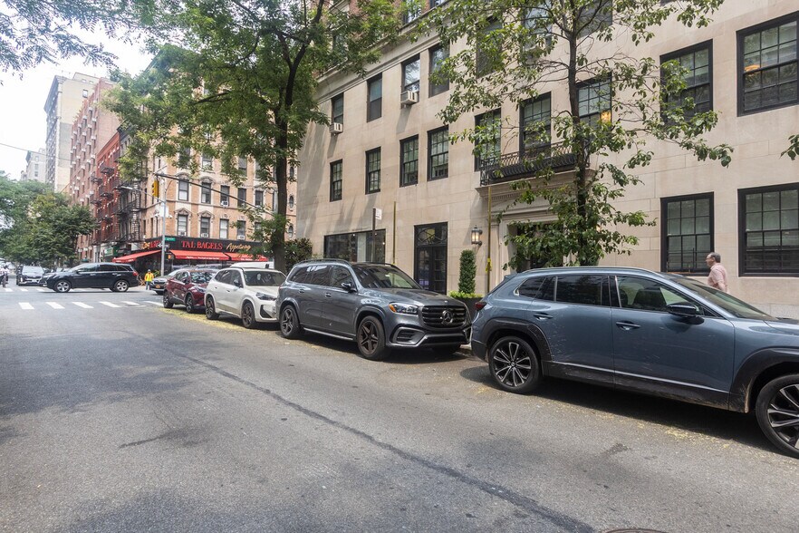 Building Photo - 160 E 88th St