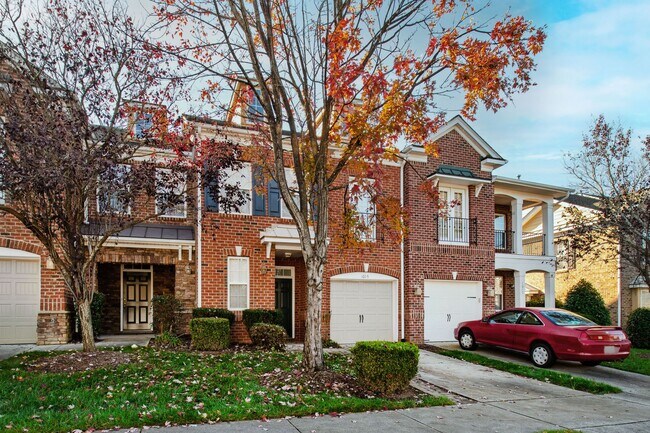 Building Photo - Charming 2-Bedroom Townhome in Desirable Remington Oaks, Cary!