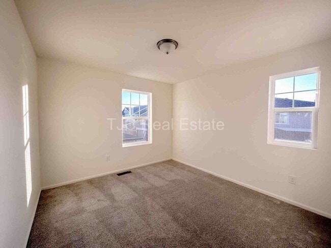 Building Photo - 6278 N Nepal Ct