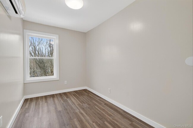 Building Photo - 303 Main St