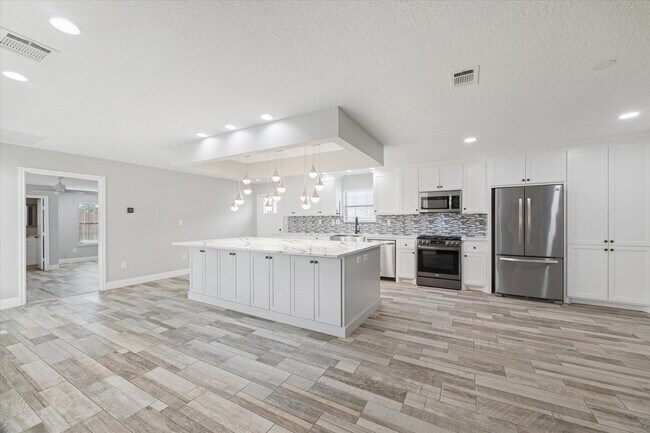 Building Photo - 2511 Nelwood Dr