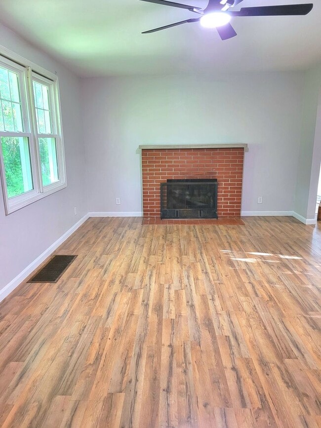 Building Photo - For Rent...300 Bethel, Collinsville