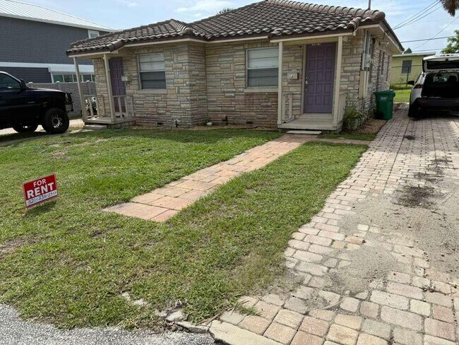 Building Photo - 140 Frazar Rd