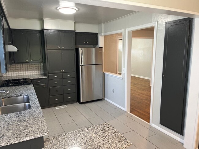 Building Photo - 3 bed 2 bath -Edmond (Danforth and Blvd)