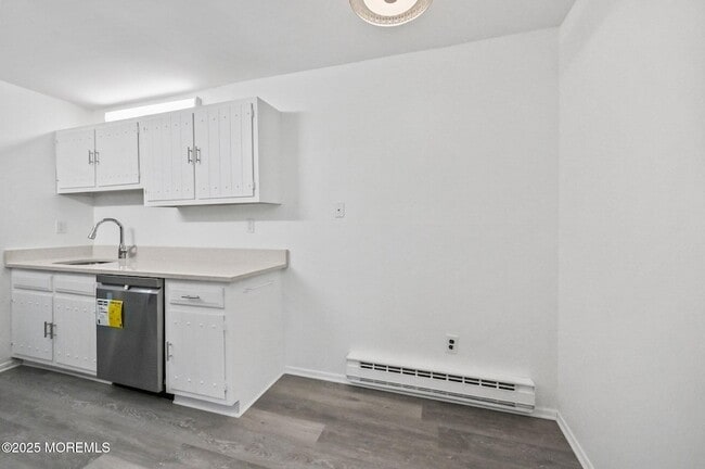 Building Photo - 120 Amberly Dr