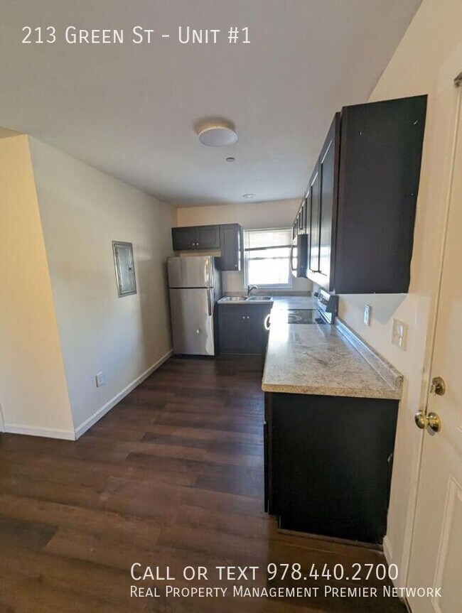 Building Photo - 213 Green St