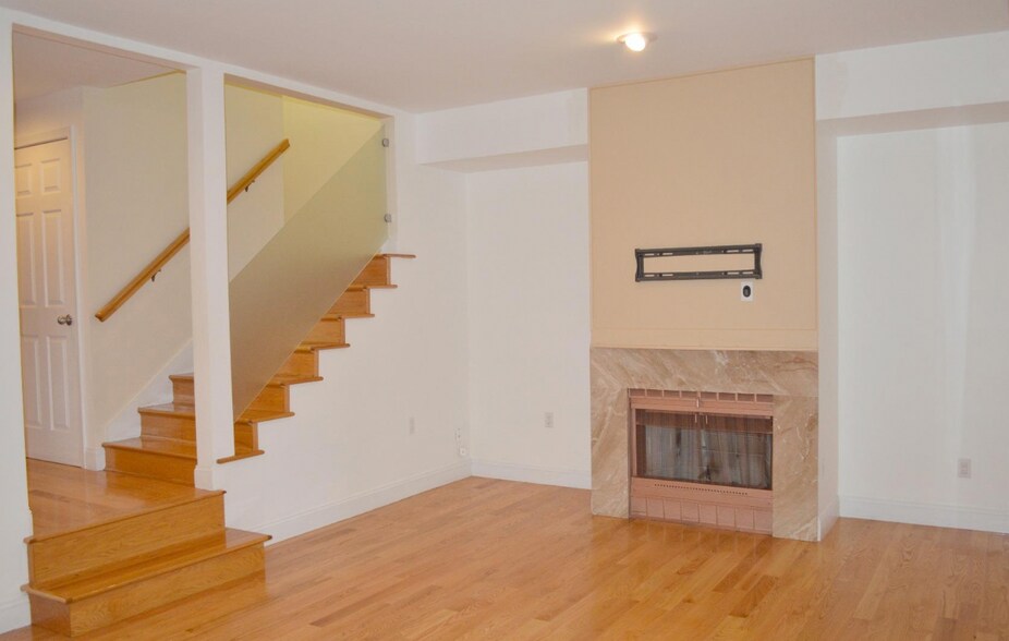 Primary Photo - 50 Undine Rd