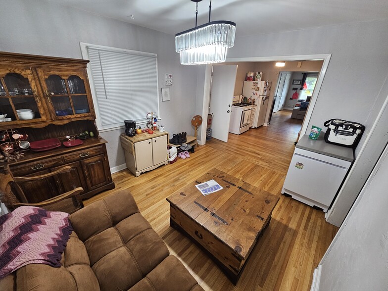 Dining room - 5001 Washburn Ave N