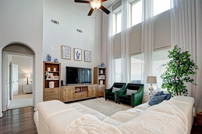 Building Photo - 23811 Via Viale Dr