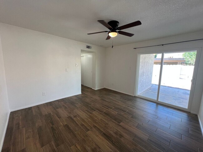 Building Photo - REMODELED 3 BEDROOM IN TOWN!