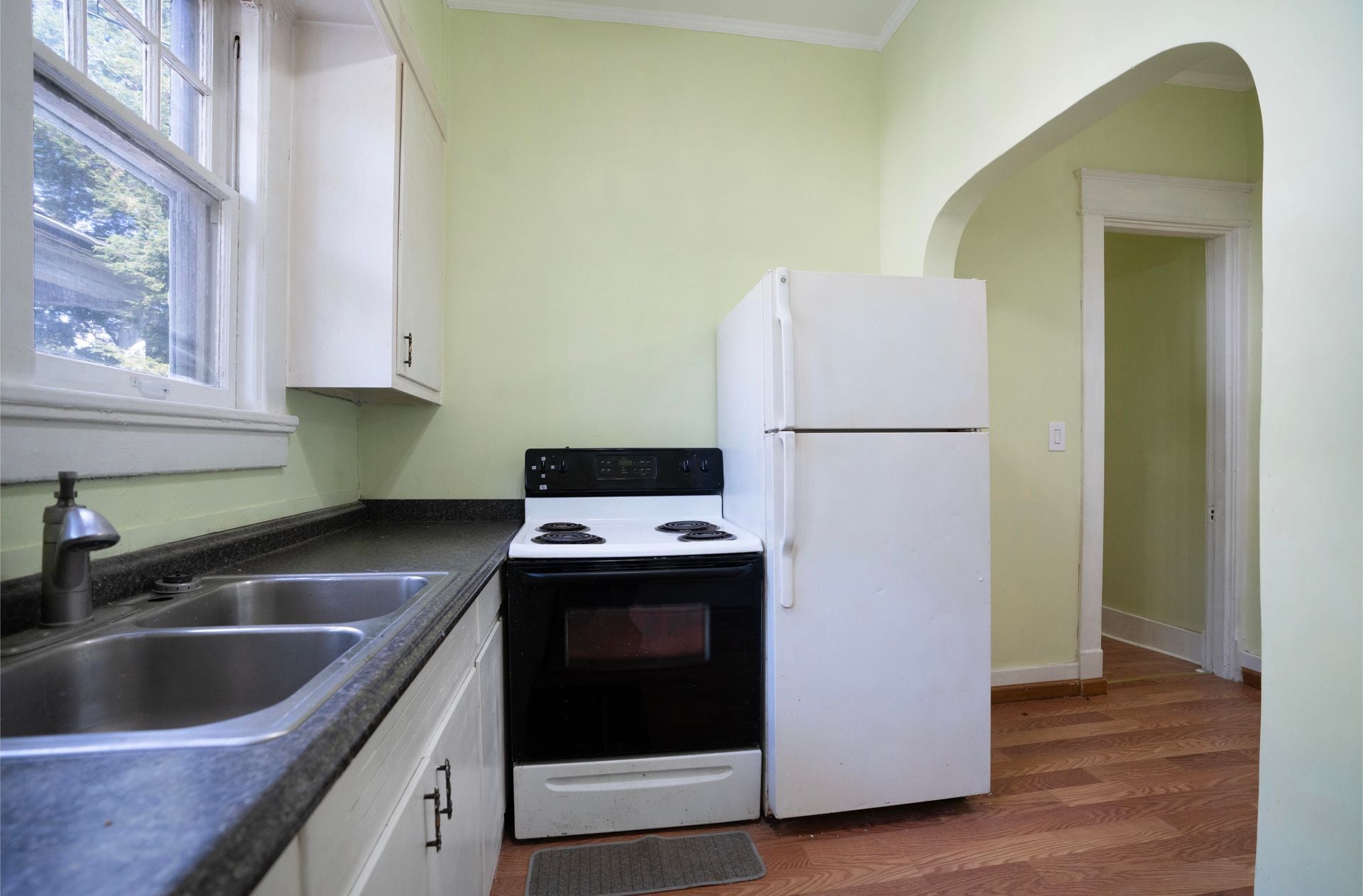 Building Photo - Charming Historic 2BR Apartment with Garag...