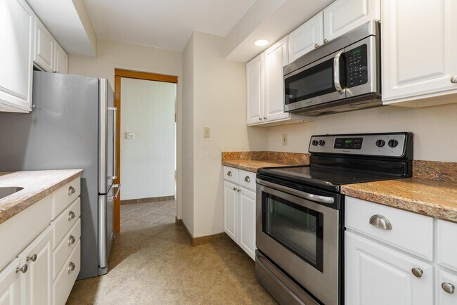 Building Photo - 1000 Urlin Ave