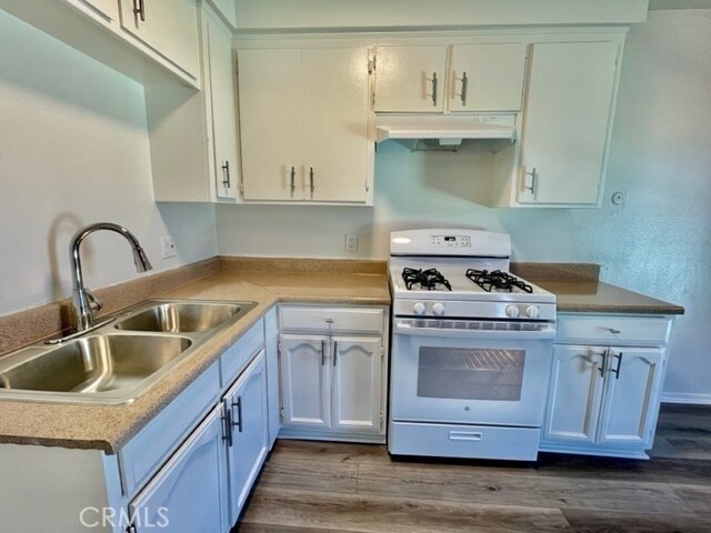 Building Photo - 815 N Rose Ave