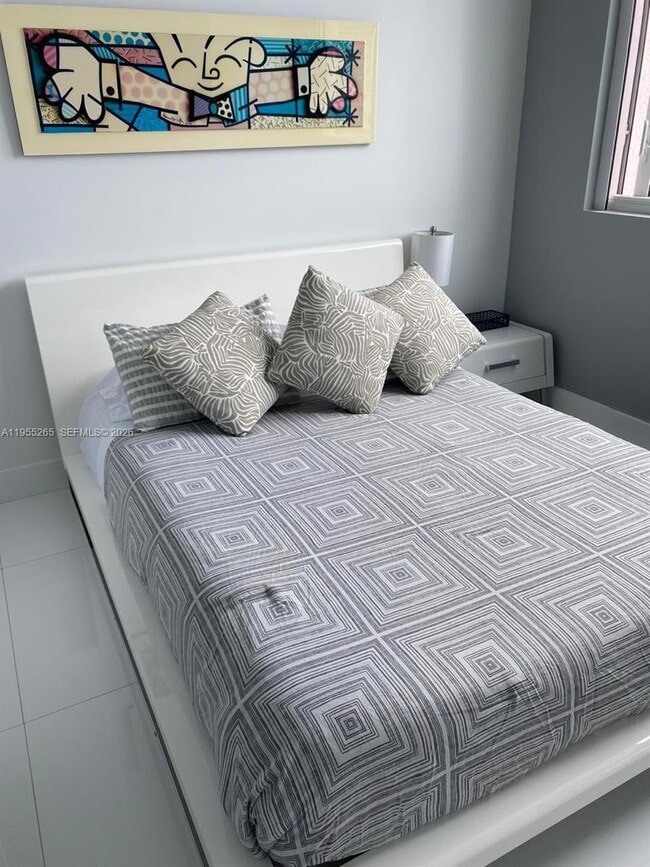 Building Photo - 253 NE 2nd St