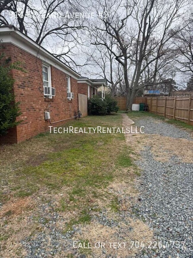 Building Photo - 316 Skyland Ave