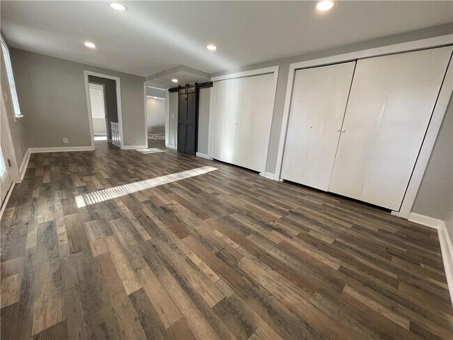Building Photo - 3492 Point View Cir