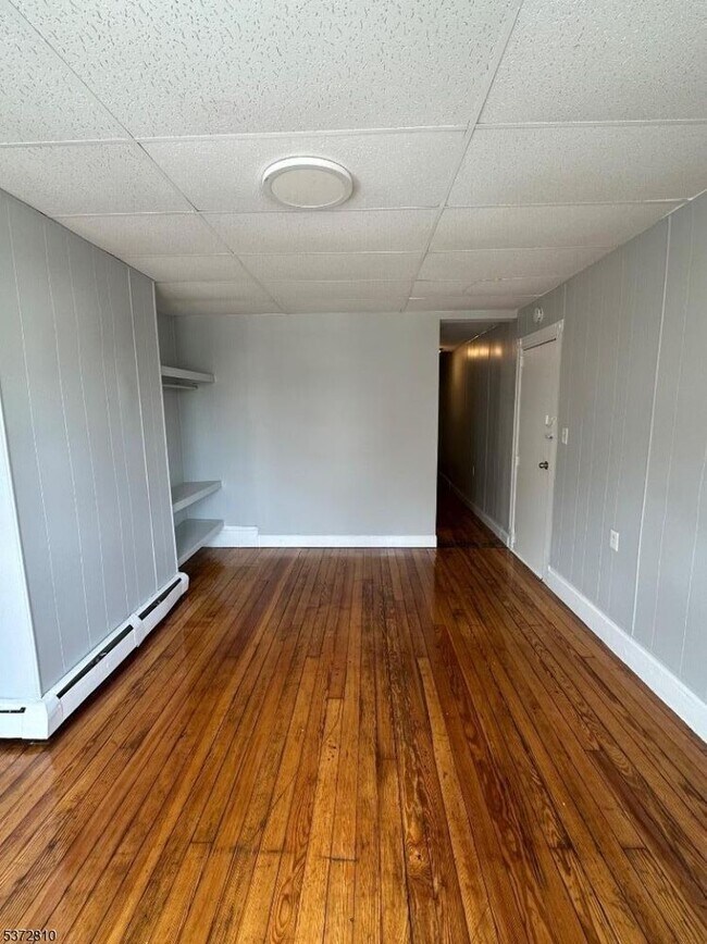 Building Photo - 56 Vanderpool St