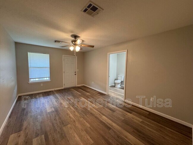 Building Photo - 4120 W 56th Pl
