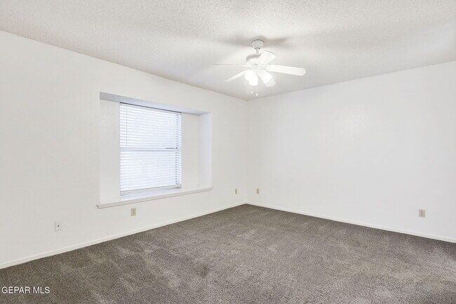 Building Photo - 4620 Loma De Cobre Dr