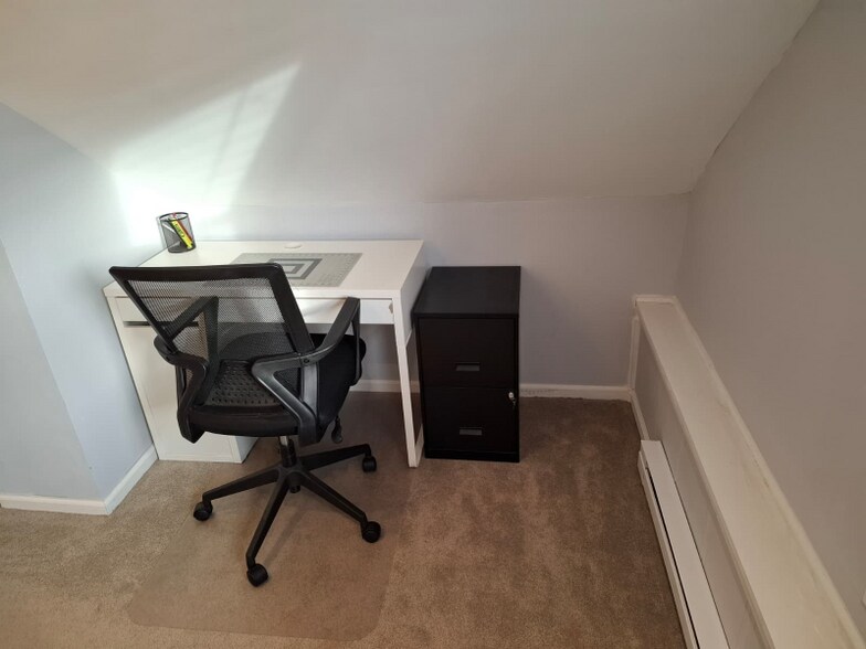 Building Photo - 8 Bash Rd