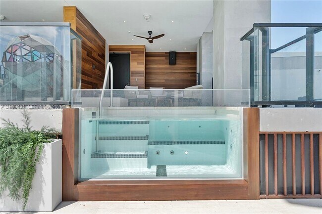 Building Photo - 20 NE 11th St