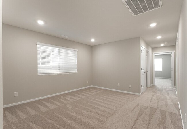 Building Photo - Modern 4-Bedroom Puyallup Home Built in 2022