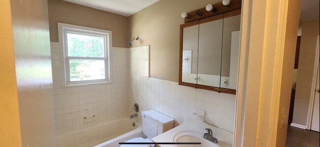 Building Photo - 3412 Winnland Dr