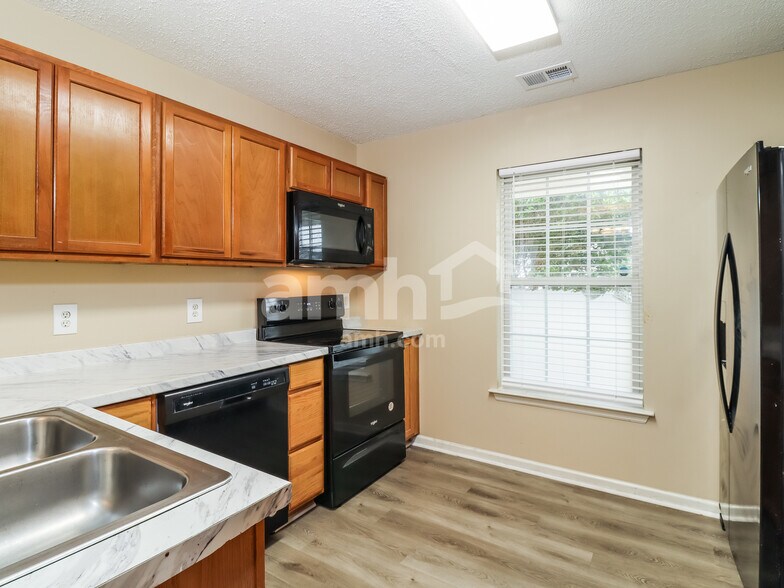 Building Photo - 56 Sandy Pointe Dr