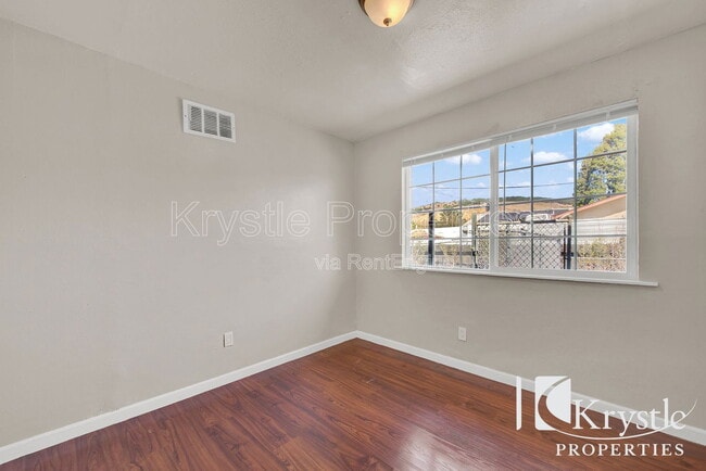 Building Photo - 178 Janice St