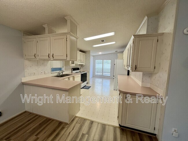 Building Photo - 10614 Hayden Ave