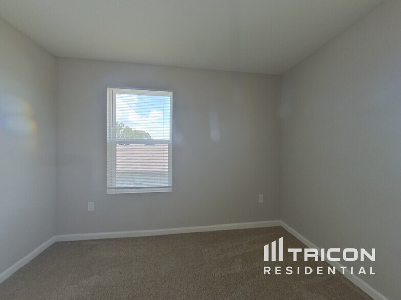 Building Photo - 31767 Broadwater Ave