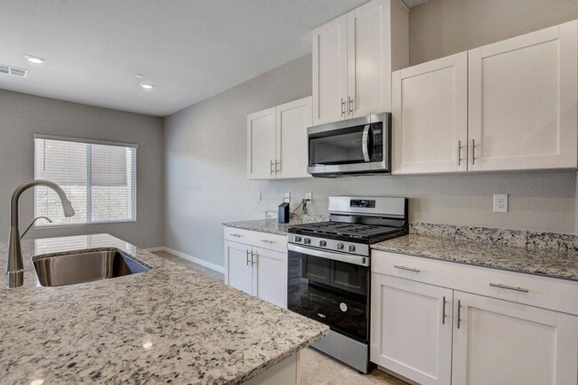 Building Photo - 2021 SINGLE FAMILY HOME IN GATED COMMUNITY