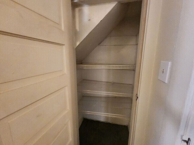 Building Photo - E Fairview, 205-207