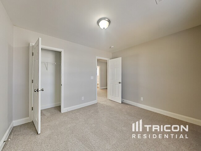 Building Photo - 2433 Terra Dr