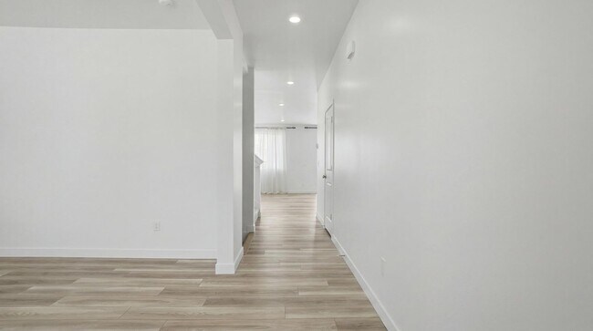 Building Photo - Stylish 4 Bed Home in Saratoga Springs with Open Layout & Big Backyard!!