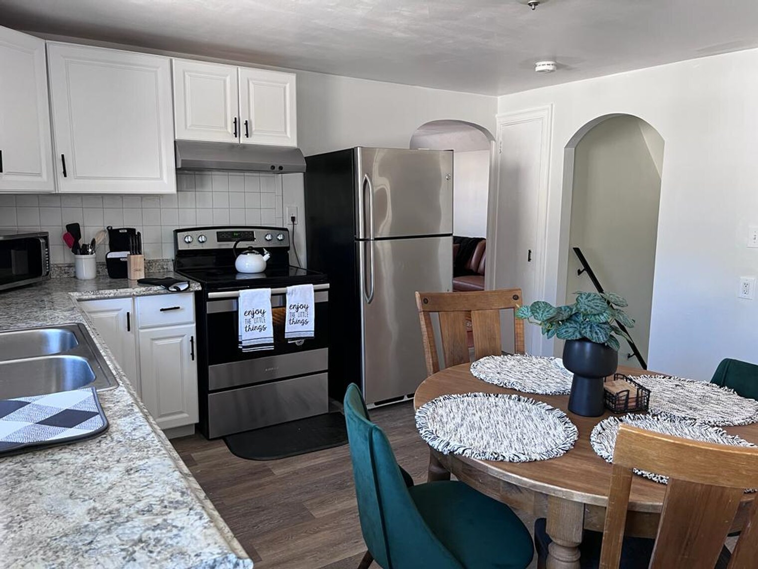 Building Photo - 665 Mendon Rd