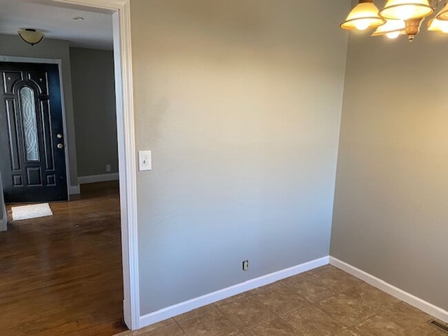 Building Photo - VERY NICE 3-BEDROOM 1-BATH IN WEST JOPLIN-$1250 RENT-$1250 DEPOSIT