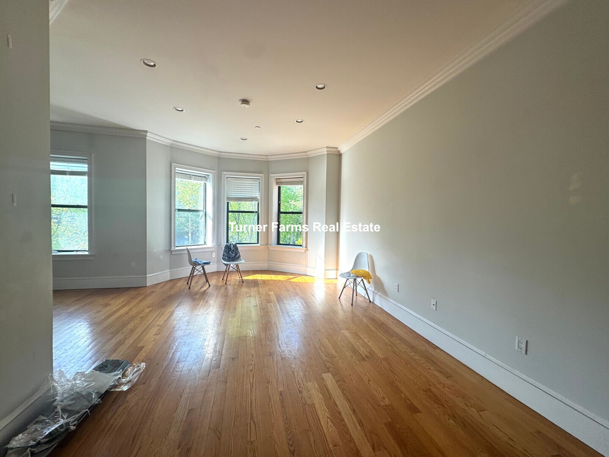 Building Photo - 1087 Beacon St